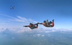Une parachutiste survit miraculeusement à une chute au sol à 200 km/h