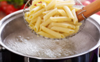 Que faire avec l'eau de cuisson des pâtes ? 9 utilisations surprenantes !