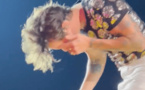 Harry Styles touché au visage par un projectile en plein concert