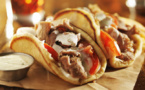 Gyros grec à l'agneau et à la sauce tzatziki