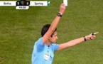 Une première, l’arbitre sort un carton blanc !