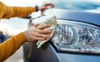 L’astuce pour rendre les phares de la voiture comme neufs