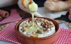Camembert rôti au four, miel et noix