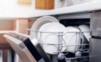 Lave-vaisselle : Les recettes maison pour remplacer le liquide de rinçage