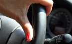 Le mythe de la femme au volant : entre rires et réalités