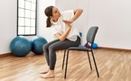 Le yoga sur chaise, la pratique idéale pour les métiers sédentaires