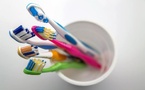 Microbes et moisissures : votre brosse à dents est-elle vraiment propre ?