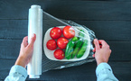 Attention au film alimentaire ! Ces aliments ne doivent jamais y être emballés