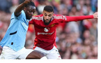 Man United : Mazraoui encensé par la presse et les supporters après de derby