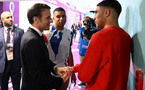 Emmanuel Macron salue Achraf Hakimi après le sacre historique du PSG