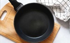 Ta poêle rate tout ? C’est peut-être toi le problème (mais on t’explique)