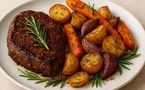 Steak mariné au romarin &amp; café, légumes rôtis au zaatar : le dîner healthy-chic qui réconcilie plaisir et élégance