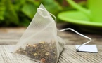 Sachets de thé : des milliards de microplastiques dans votre tasse ?