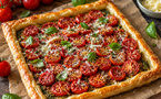 Tarte fine aux tomates confites : la recette qui fait oublier le “je n’aime pas le vert”