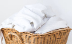 Linge blanc jauni ? Le secret pour sauver le sauver sans une goutte de javel