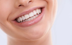 Vous avez encore une dent de lait à l’âge adulte ? Ce phénomène touche jusqu’à 1 personne sur 10
