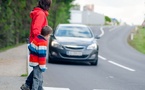 Pourquoi certaines personnes remercient toujours les automobilistes au passage piéton, selon la psychologie