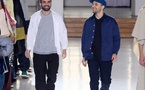 Moschino ouvre une nouvelle ère : ce que l’arrivée de Simone Rizzo et Loris Messina change pour la maison italienne.