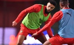 Noussair Mazraoui quitte le rassemblement après sa blessure