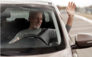 Au-delà du volant : les gestes de courtoisie entre conducteurs