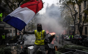France : entre colère des jeunes et maintien de l'ordre, Macron joue le temps