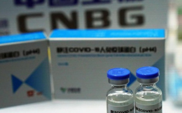 Les laboratoires chinois exposent leurs vaccins à Pékin