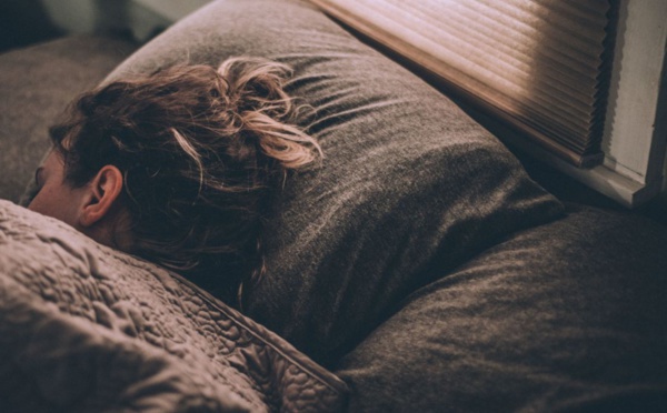 Dormir moins de huit heures par nuit triple ses chances d'attraper un rhume