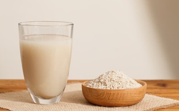 Recette miracle : l'eau du riz pour les cheveux ! 