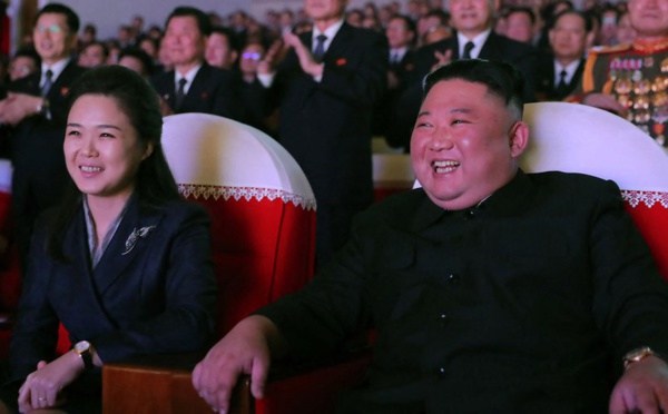 La femme de Kim Jong-un, apparaît pour la première fois en un an !