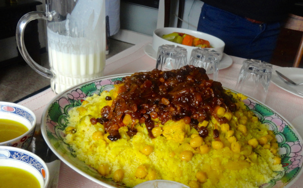 Couscous aux raisins secs, « tfaya »