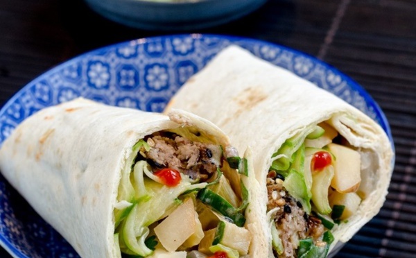Wrap aux boulettes asiatiques et concombre