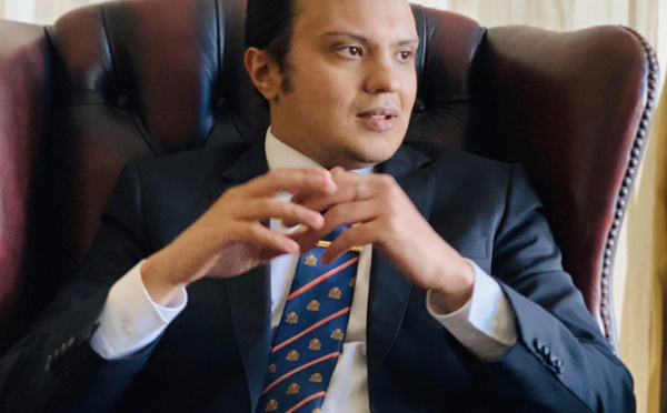 Macron marche sur la fonction présidentielle…