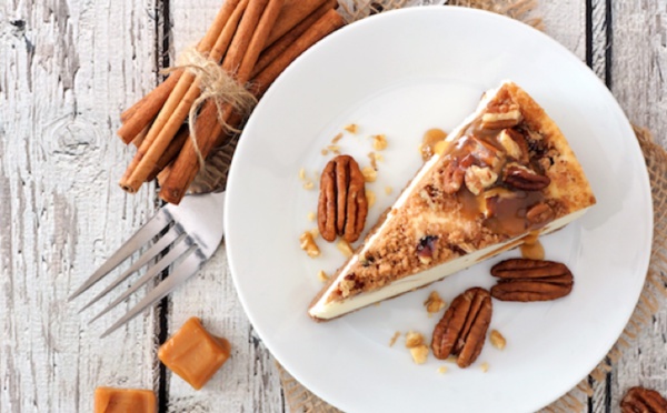 Cheesecake au caramel, cannelle et noix