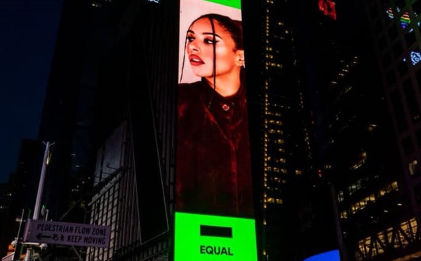 Rhita Nattah, chanteuse marocaine sur le billboard de Times Square