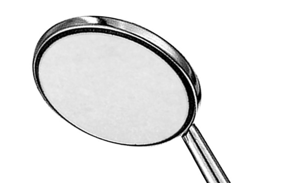 Le miroir dentaire, devenu indispensable pour l’hygiène dentaire