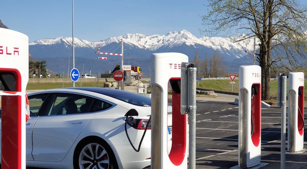 Tesla : Deux Superchargeurs en installation à Casablanca et Tanger