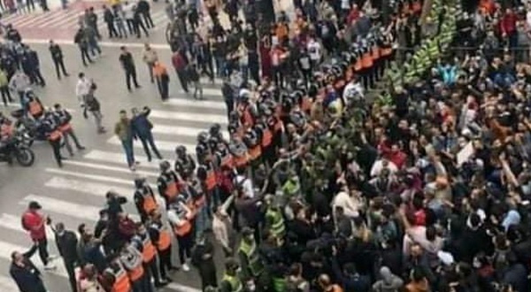 Manifs, ça commence contre le pass et ça risque de finir par de la casse...