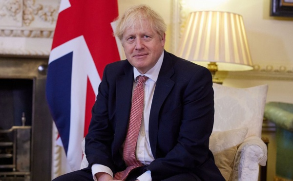 Boris Johnson s'excuse pour avoir fait la fête en plein confinement