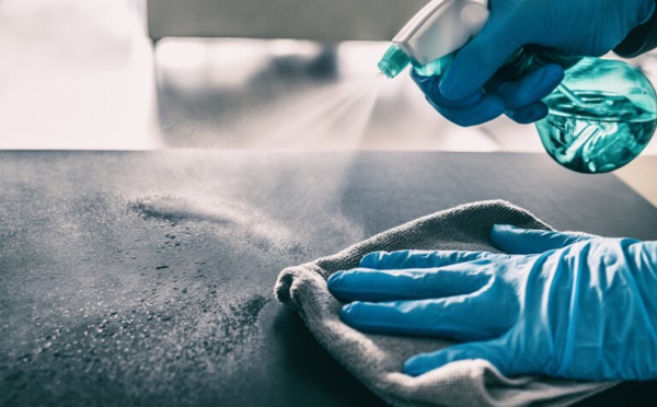 Vous nettoyez avec du vinaigre blanc ? Voici les surfaces où vous ne devez pas l’utiliser