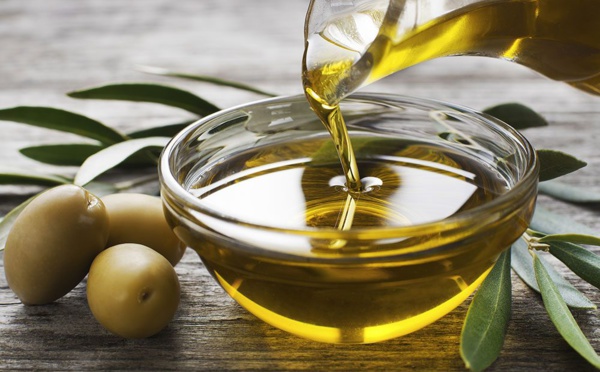 Que faire avec de l’huile d’olive ? 5 usages pratiques de cet ingrédient magique