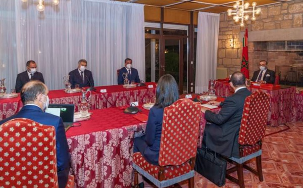 SM Le Roi préside une séance de travail consacrée à la nouvelle charte de l'investissement