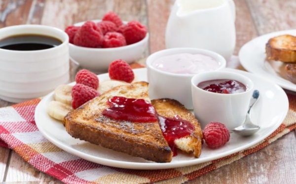 Petit déjeuner anti-fatigue : ces super-aliments qui nous boostent 