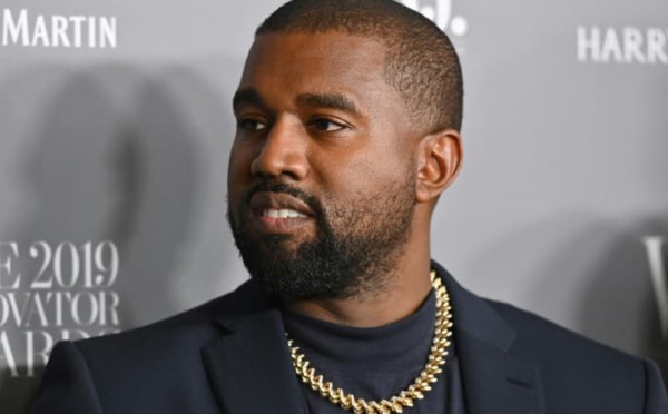 Kanye West obtient le disque de platine avec son album Donda