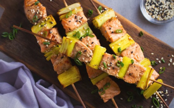 Brochettes saumon poireau