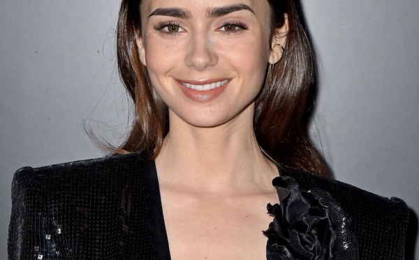 Après avoir annoncé sa retraite: Lily Collins rend hommage à son père Phil Collins