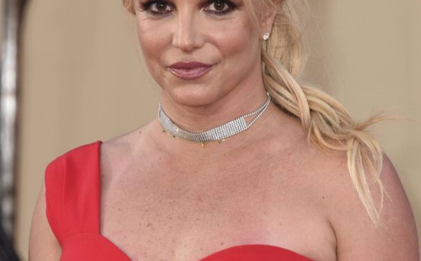 Britney spears est en train d'écrire ses mémoires