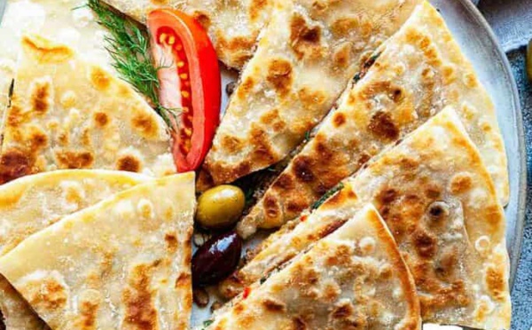 Gözleme, crêpe turque farcie à la viande hachée
