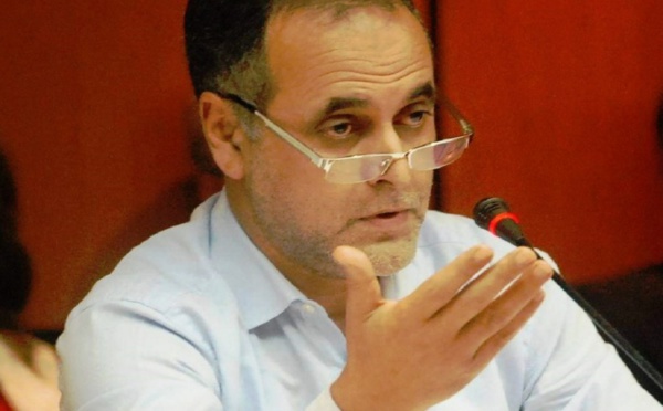 Fermer une parenthèse pour en ouvrir une autre