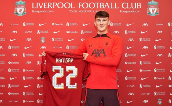 Angleterre : L'espoir écossais Calvin Ramsay signe à Liverpool