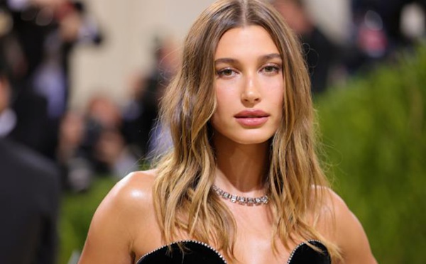 Rhode Skin, la marque de skincare d’Hailey Bieber est attaquée en justice